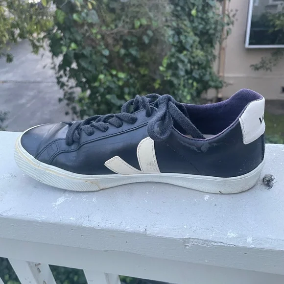 Veja Black & White Women’s Size 6 Sneakers - Picture 3 of 7